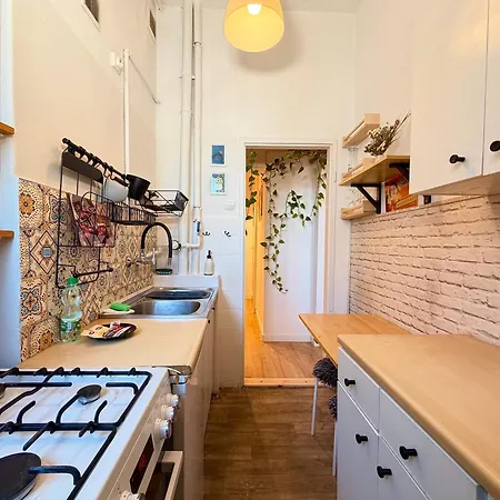 Dabrowskiego Centre By Bookinghost * Breslavia