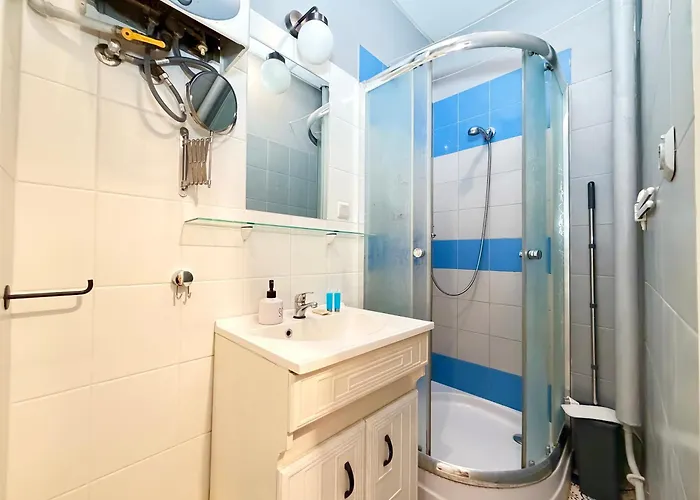 Dabrowskiego Centre By Bookinghost